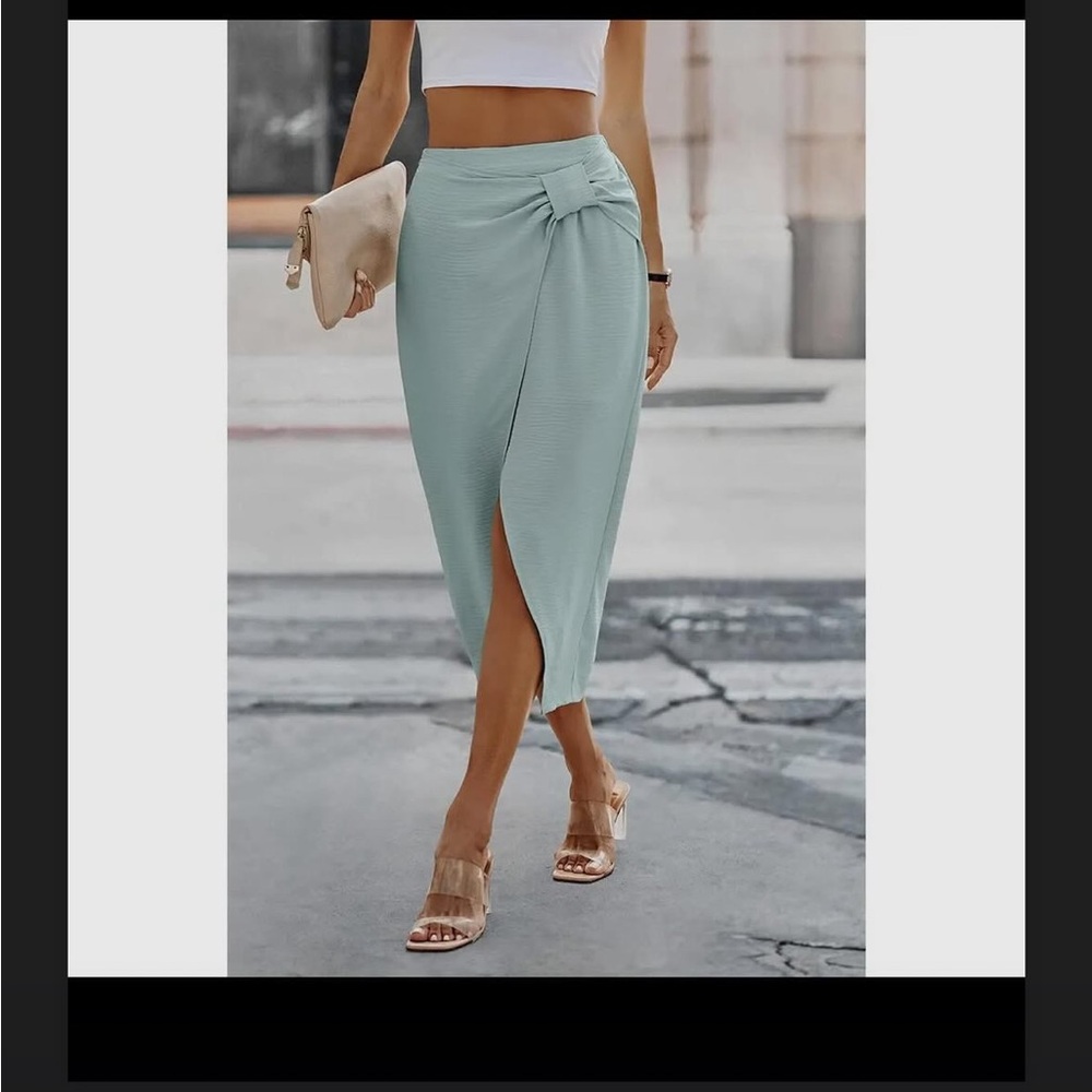 Elegant Women's Blue Wrap Skirt
